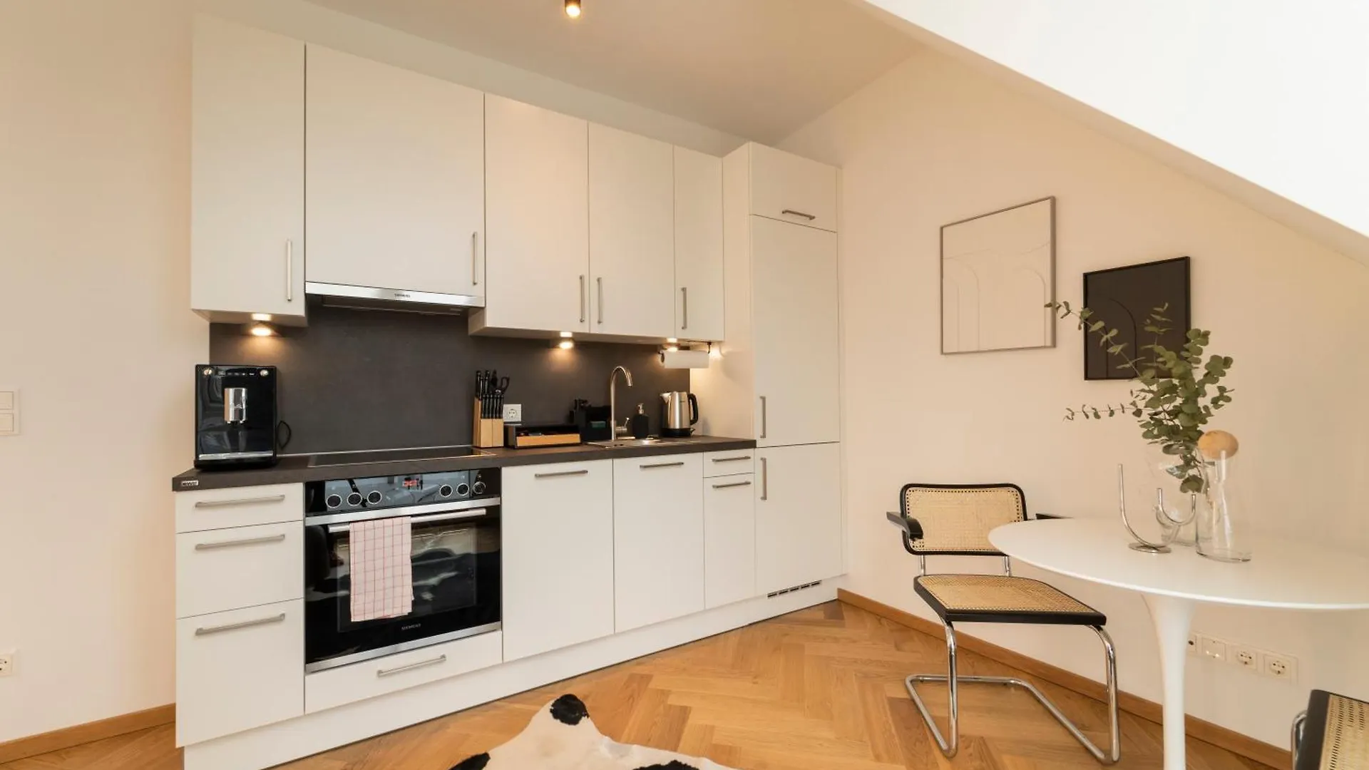 Premium Apartment Mit Privatem Balkon I Levestate Vienna Austria